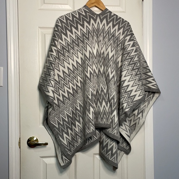 Calvin Klein poncho - Picture 3 of 6